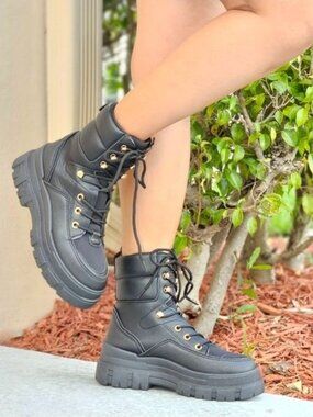 Black Women’s Platform Combat Boots Ankle Pull-On Style Faux Leather